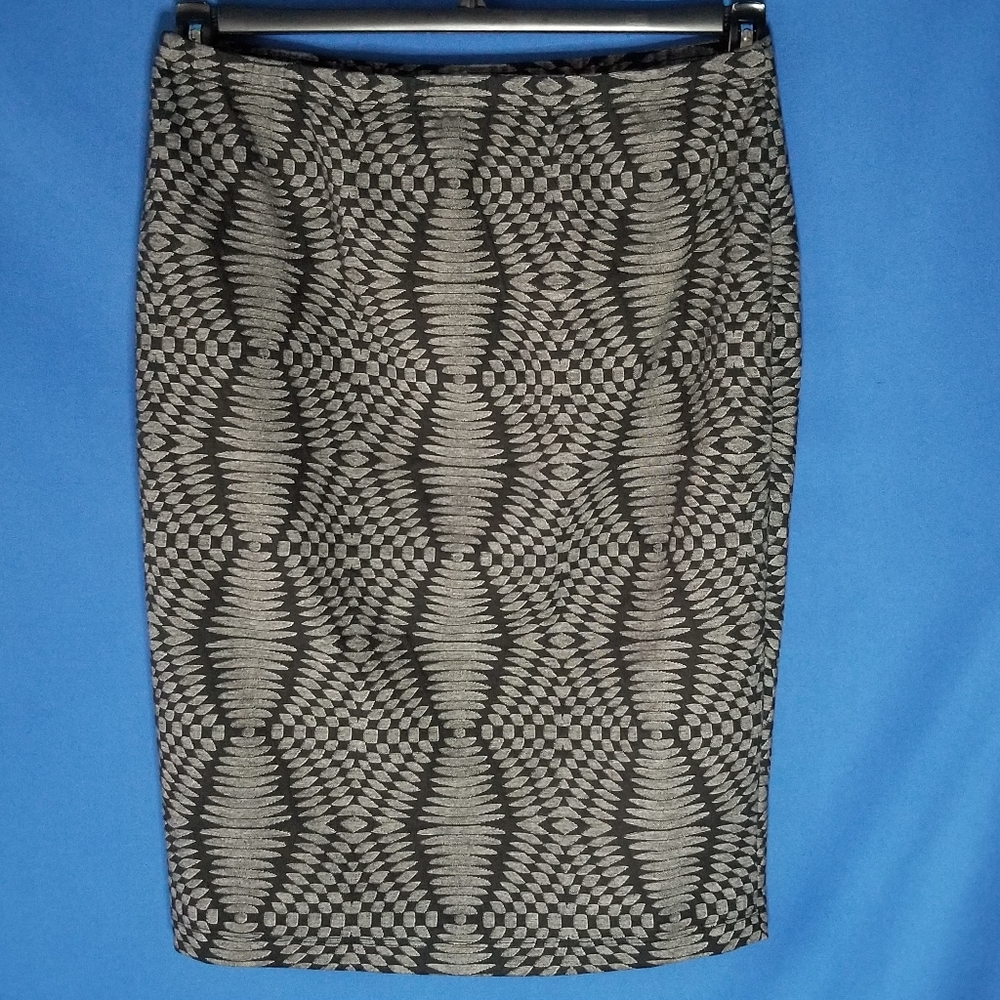 SNAP Geometric Print Skirt Sleek Pencil Silhouette Pull-On Styling